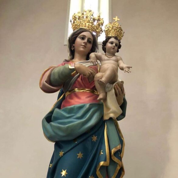La statua della Madonna delle grazie